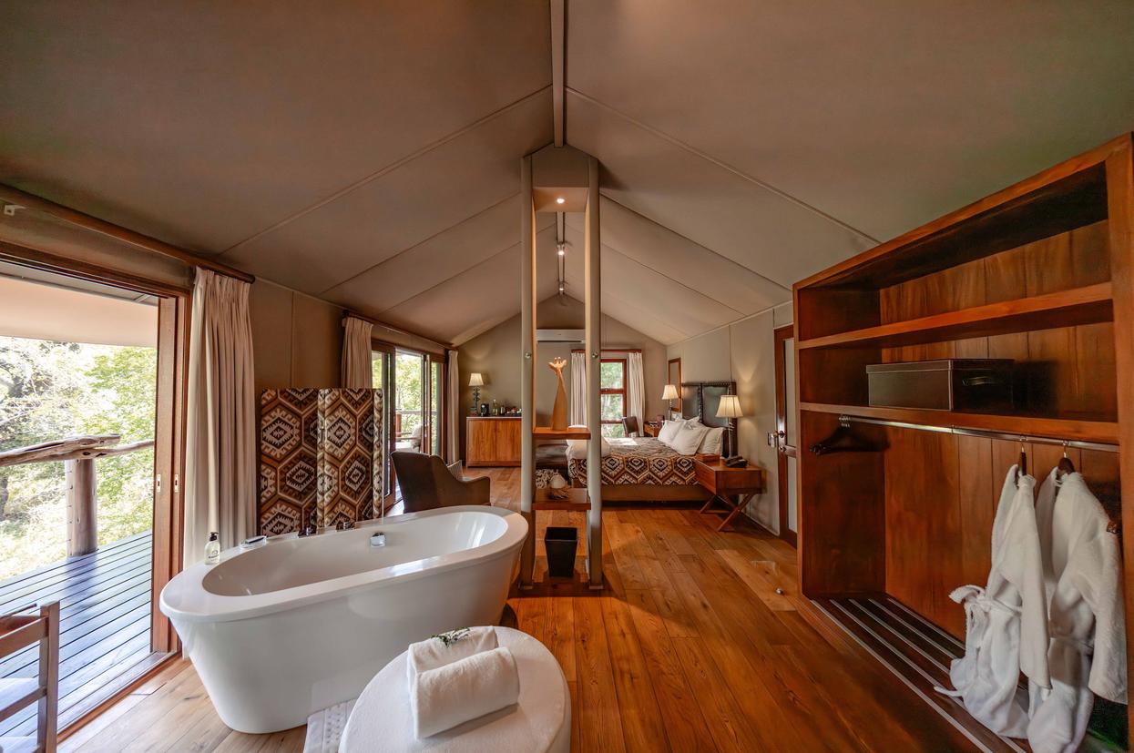 Kapama Buffalo Camp en-suite Bathroom