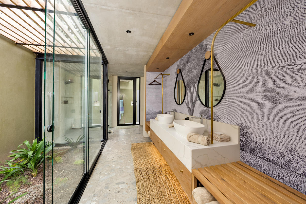 Suite Bathroom