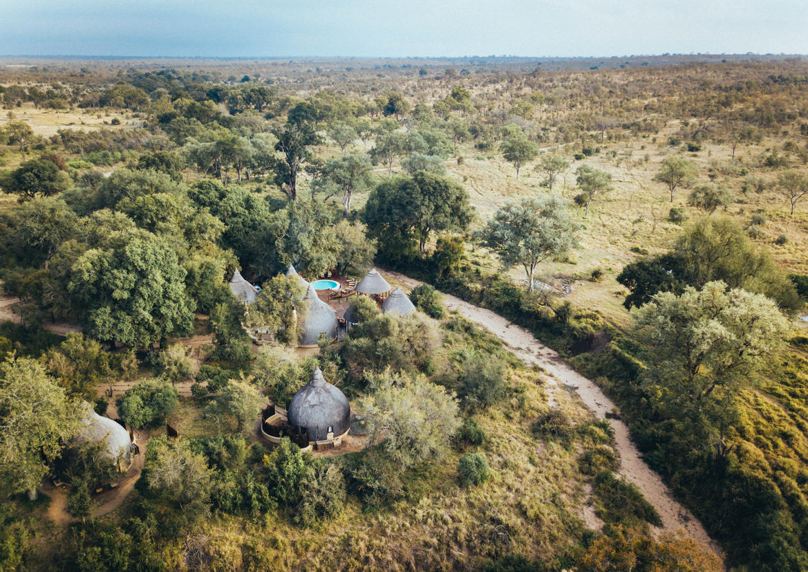 Hoyo Hoyo Safari Lodge - Arial View 4