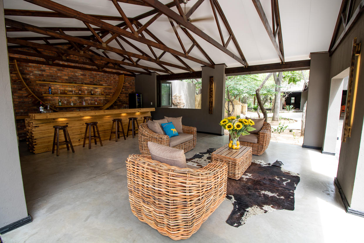 Bar/ Lounge area